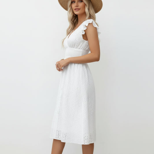 Biała Ażurowa Sukienka z Haftem i Falbaniastymi Rękawami