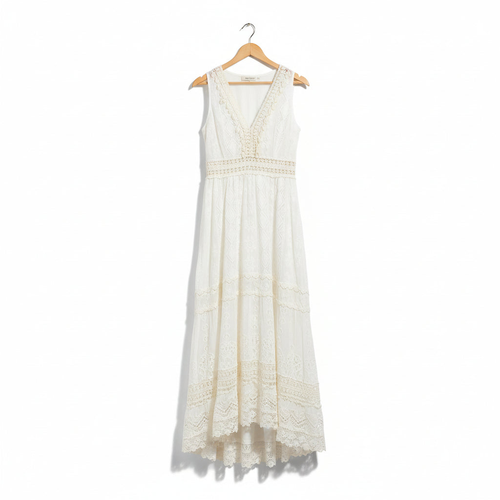 Sukienka maxi w stylu boho z ażurowym wzorem i rozcięciem z boku