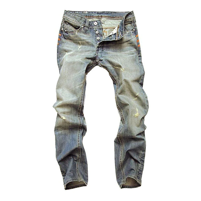 Męskie dżinsy z przetartego denimu o prostym kroju, zapinane na guziki, z widocznymi śladami zużycia