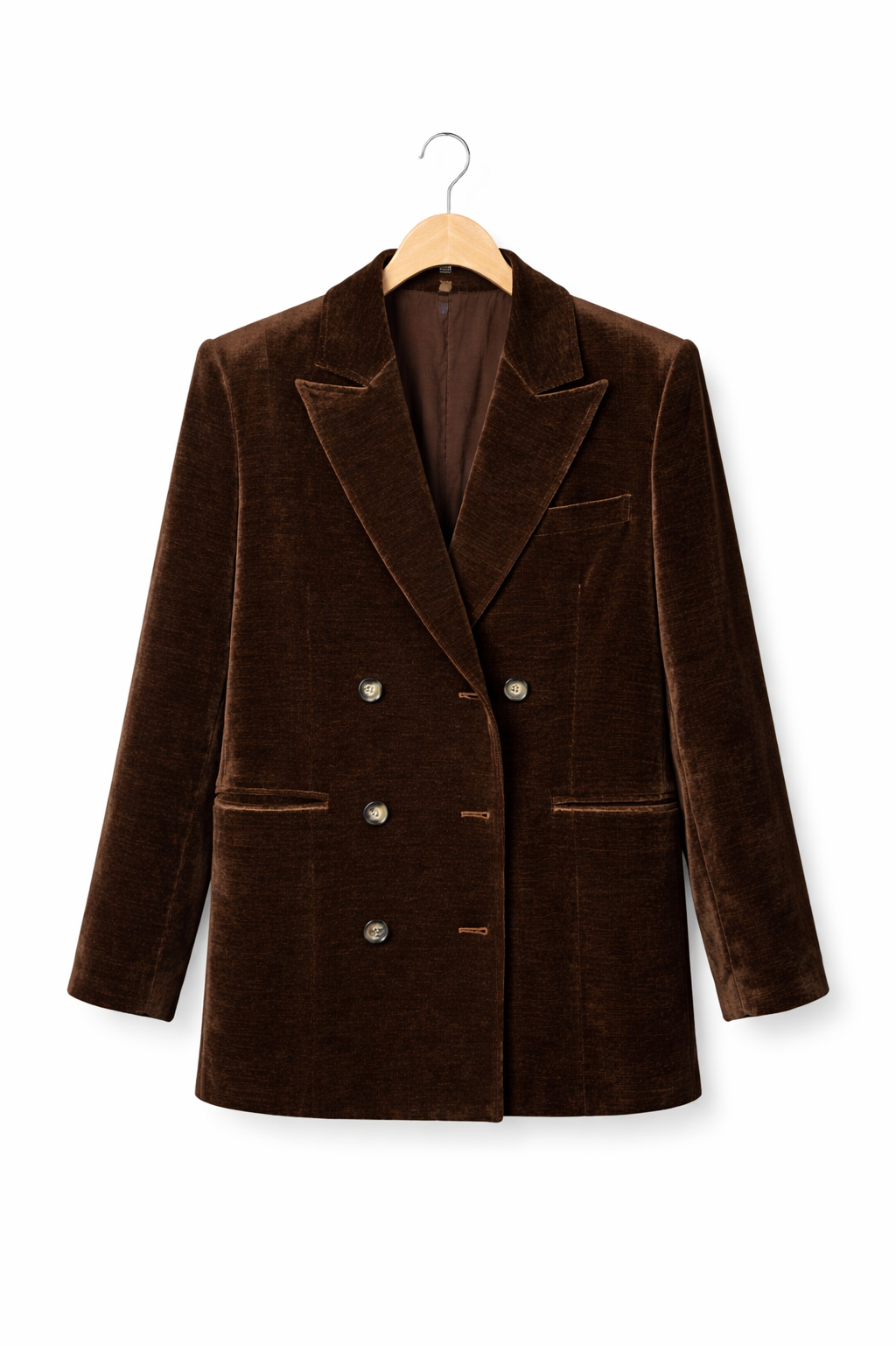 Aksamitna damska kurtka zapinana na guziki, o strukturalnym kroju