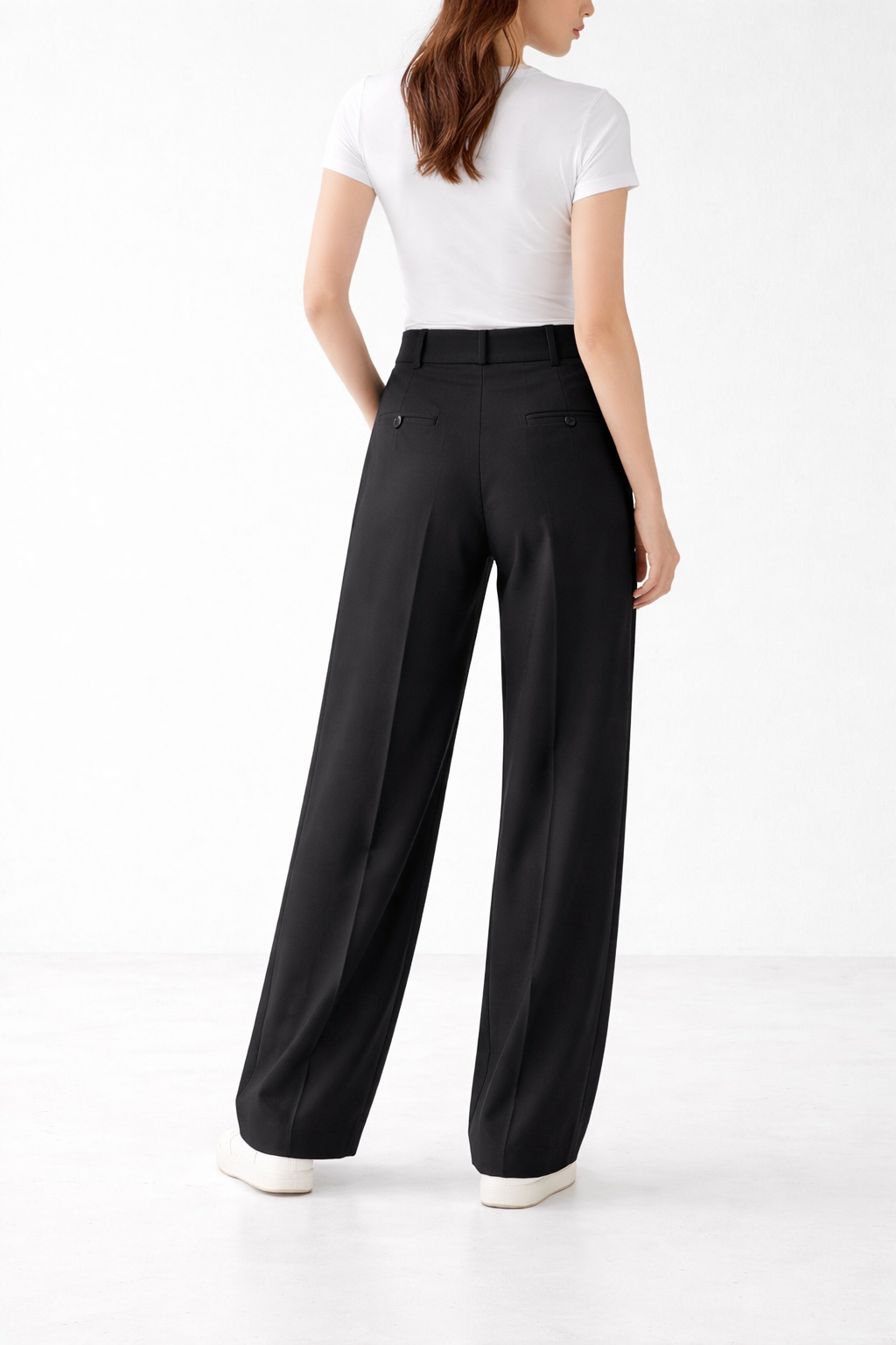 Asymetryczne spodnie z szerokimi nogawkami i ozdobnymi guzikami