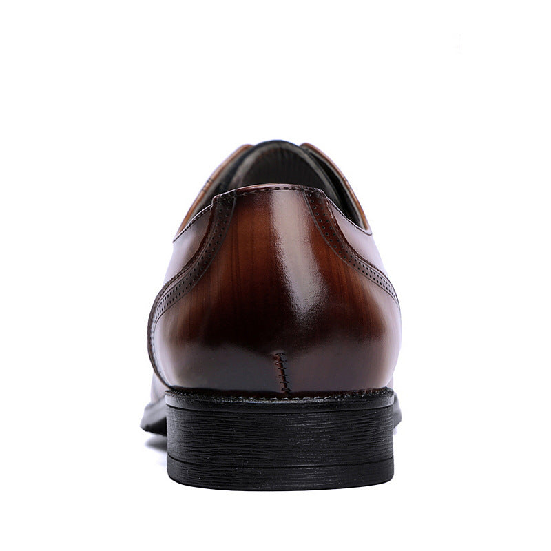 Klasyczne eleganckie buty wizytowe ze skóry, typu brogsy.