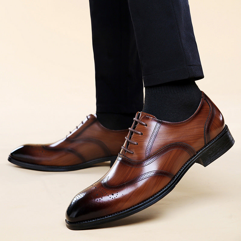 Klasyczne eleganckie buty wizytowe ze skóry, typu brogsy.
