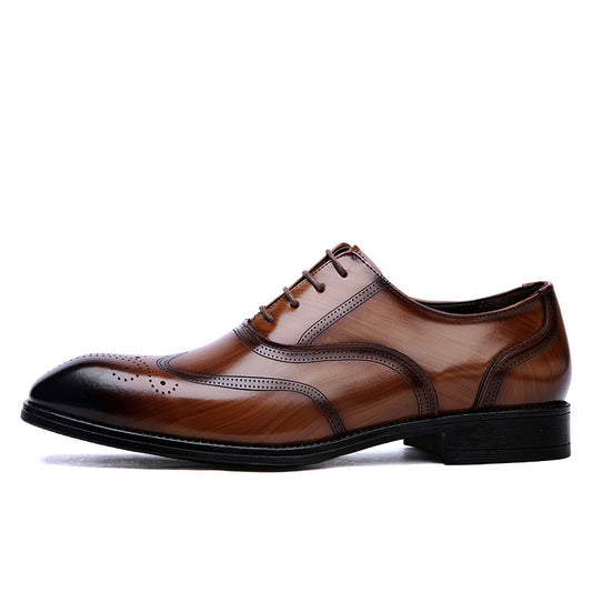 Klasyczne eleganckie buty wizytowe ze skóry, typu brogsy.
