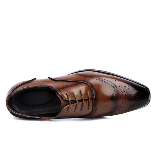 Klasyczne eleganckie buty wizytowe ze skóry, typu brogsy.