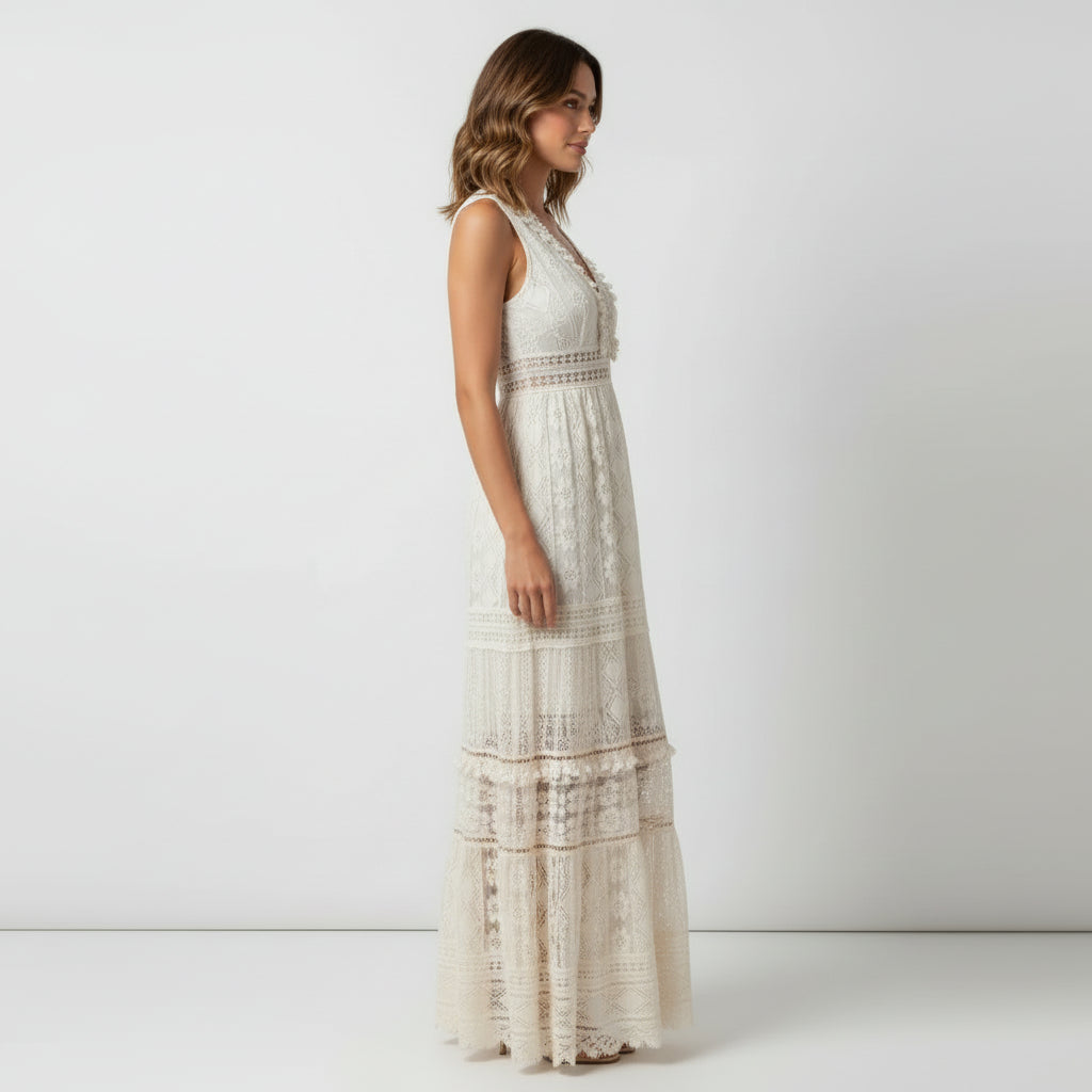 Sukienka maxi w stylu boho z ażurowym wzorem i rozcięciem z boku