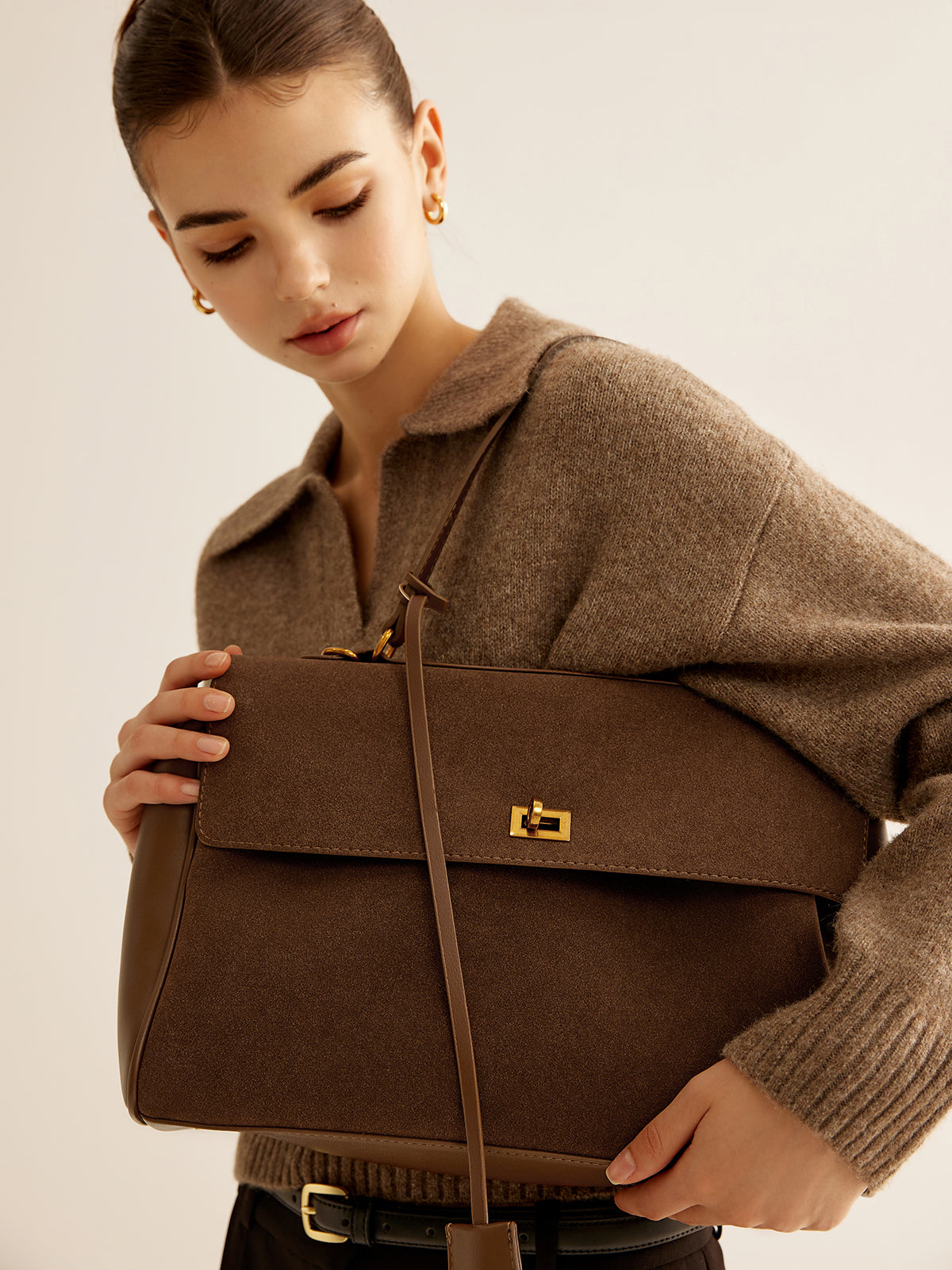 Torebka Kuferek z Konstrukcyjną Formą