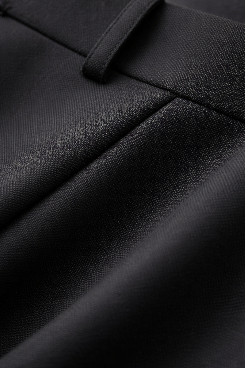 Asymetryczne spodnie z szerokimi nogawkami i ozdobnymi guzikami