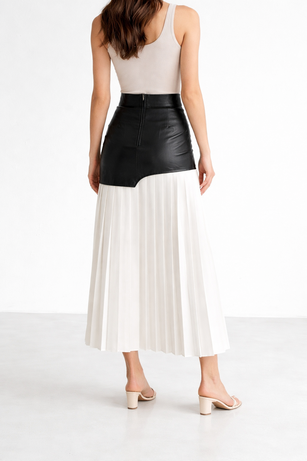 Asymetryczna spódnica maxi wykonana ze sztucznej skóry i szyfonu