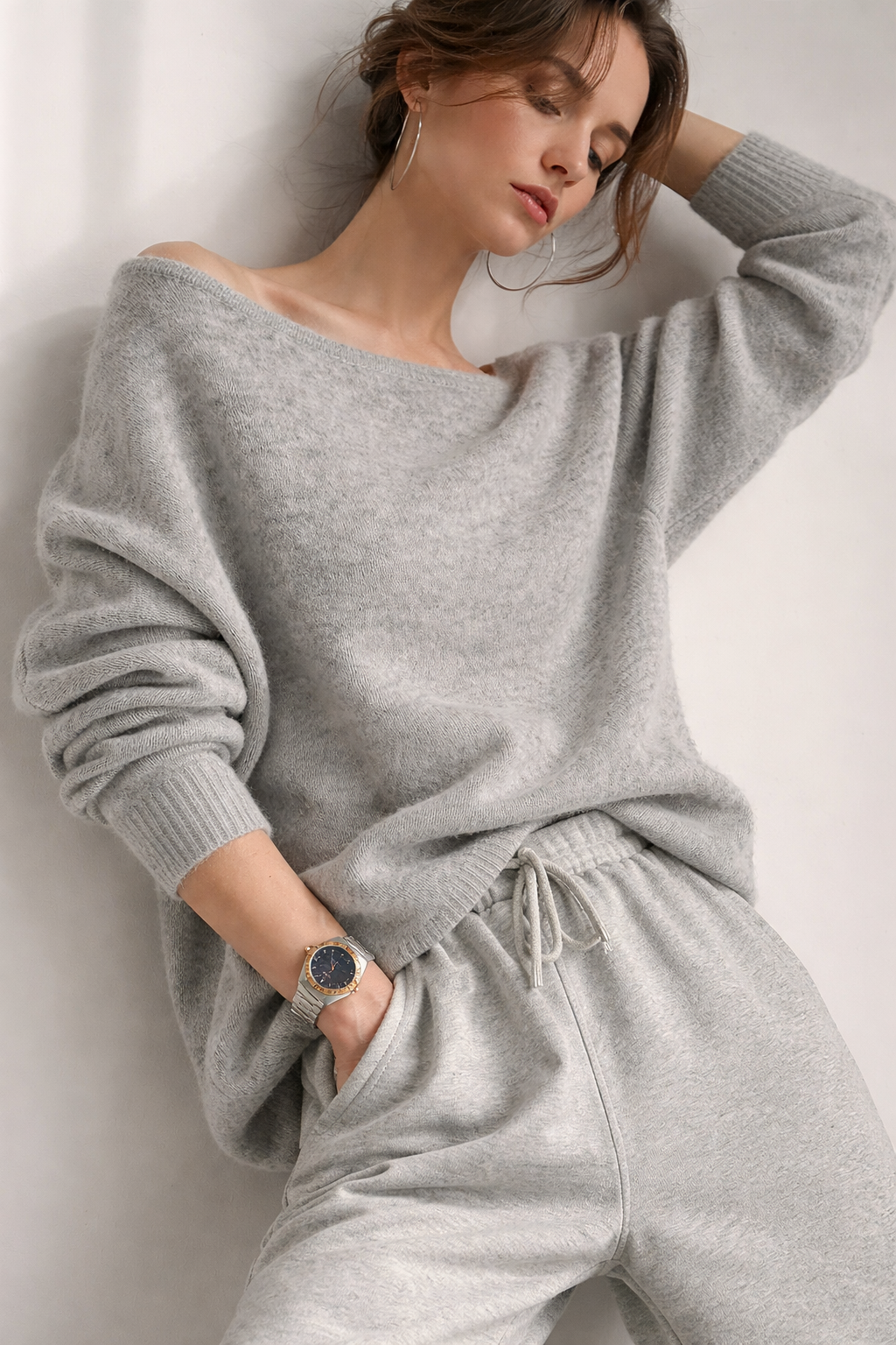 Sweter Dzianinowy w Odcieniu Jagodowym z Odkrytymi Ramionami