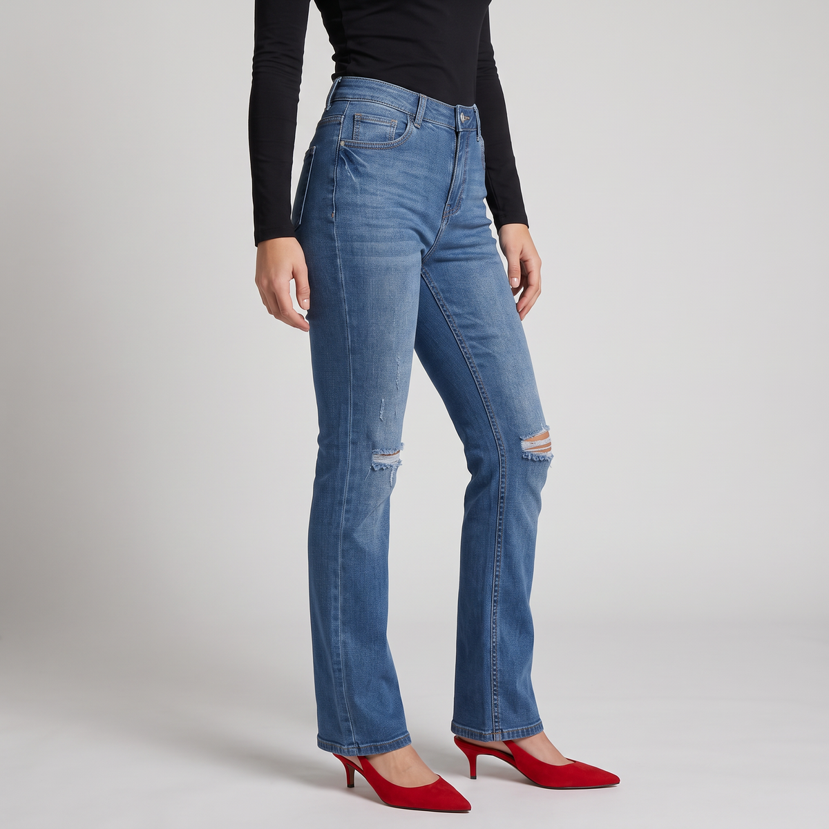 Jeansy Lena z rozszerzaną nogawką i przetarciami