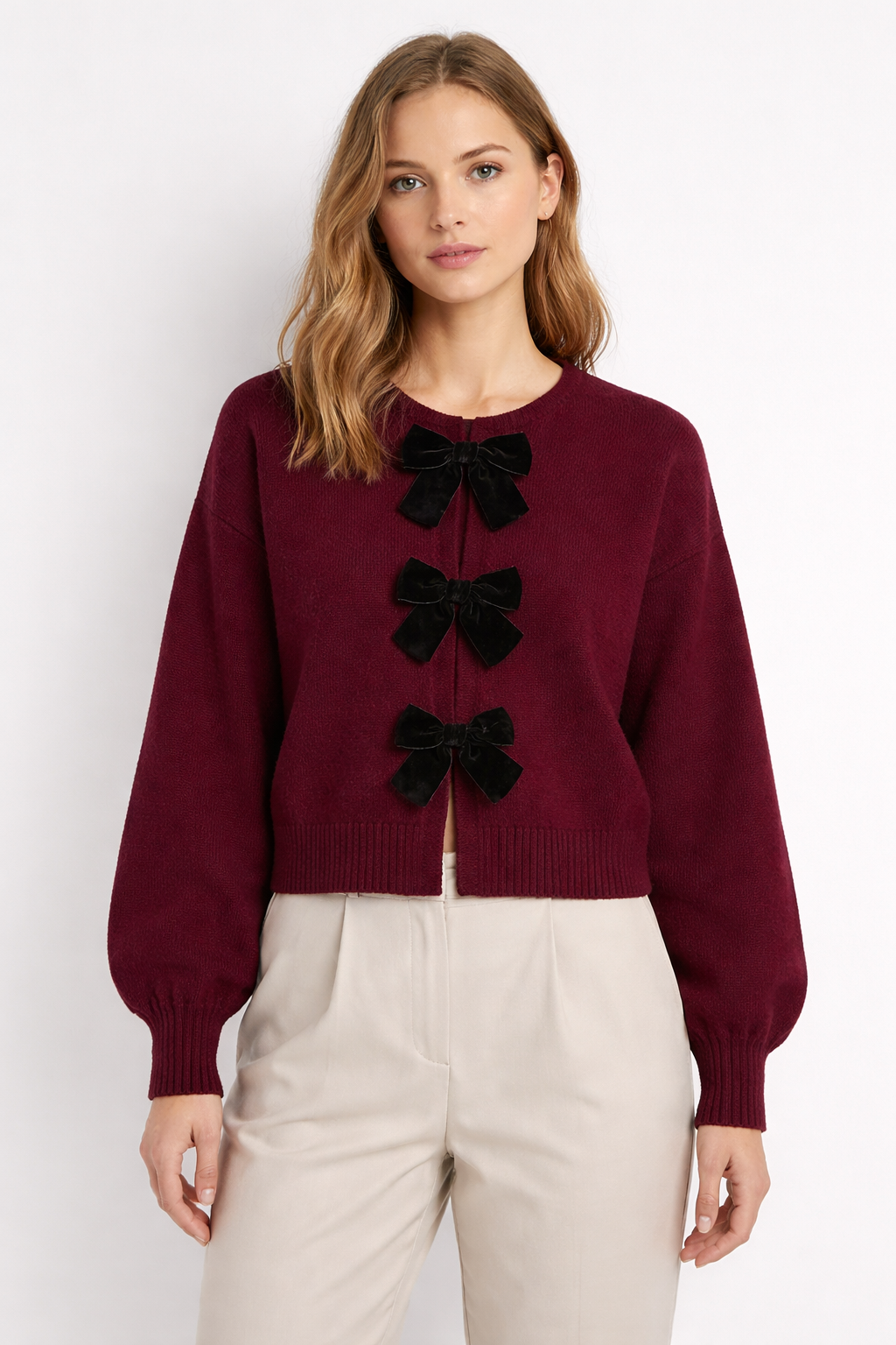 Sweter z dzianiny z ozdobną kokardką