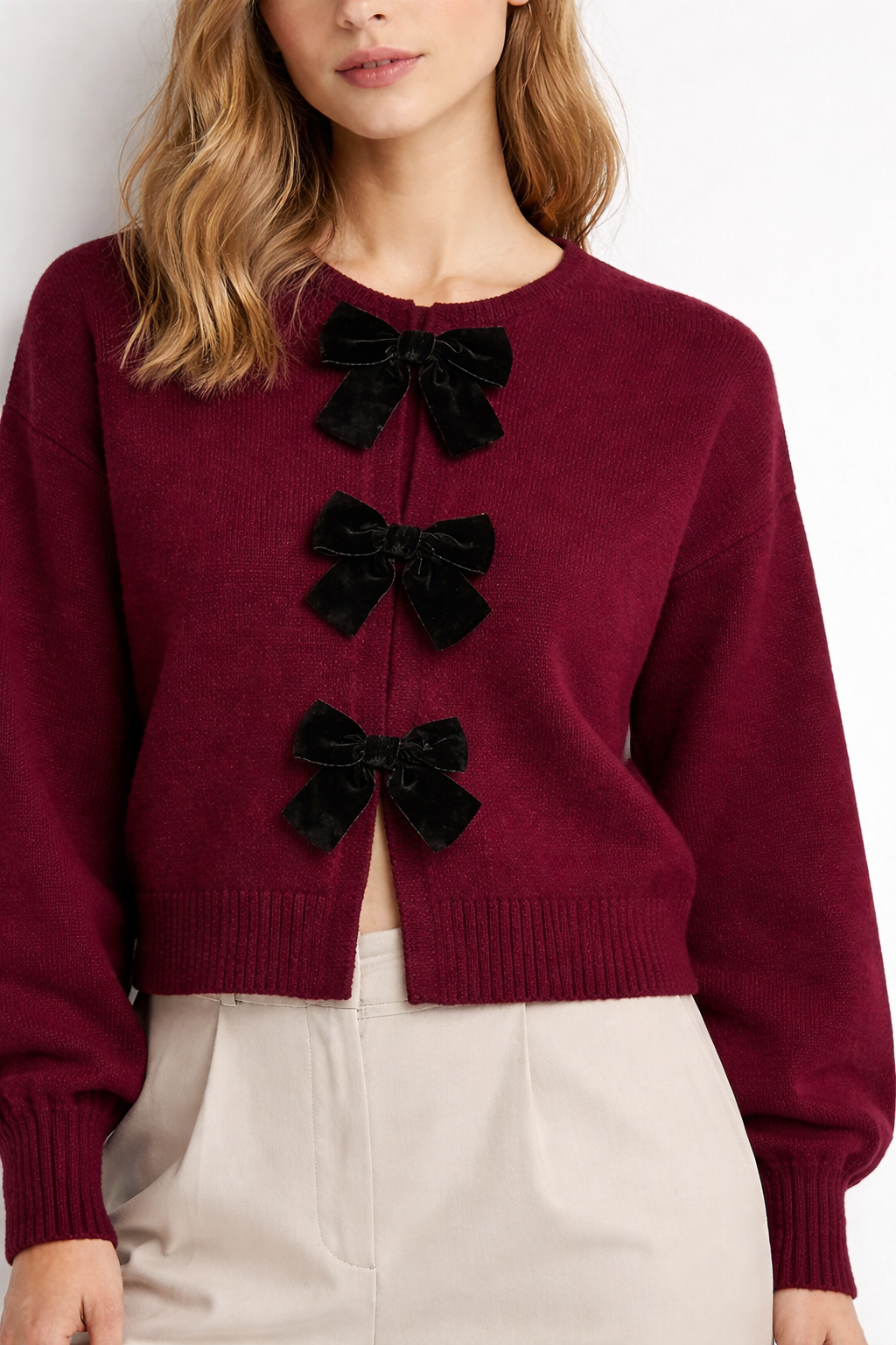 Sweter z dzianiny z ozdobną kokardką