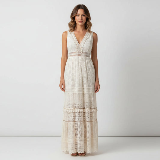 Sukienka maxi w stylu boho z ażurowym wzorem i rozcięciem z boku