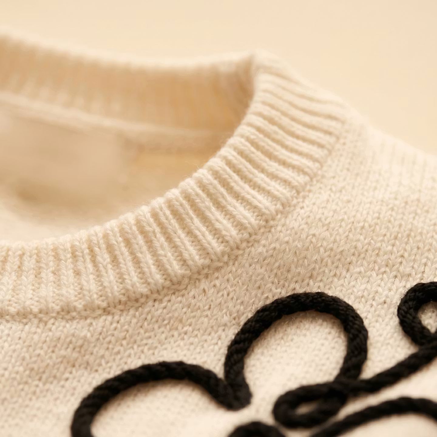 Dzianinowy Top Fleur Outline