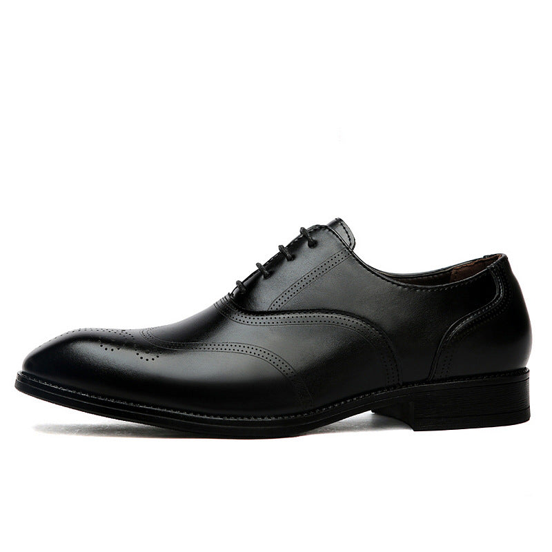 Klasyczne eleganckie buty wizytowe ze skóry, typu brogsy.