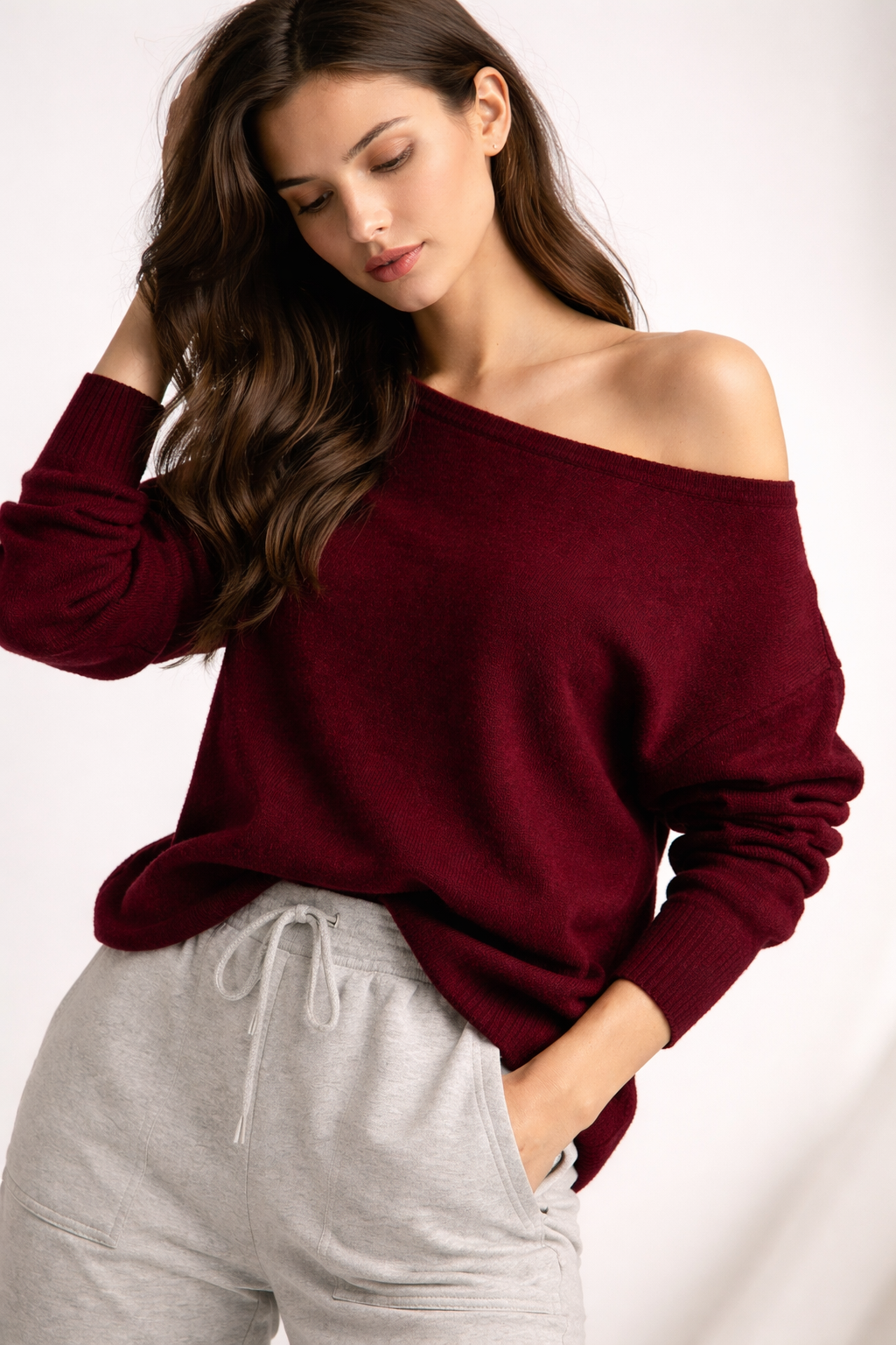 Sweter Dzianinowy w Odcieniu Jagodowym z Odkrytymi Ramionami