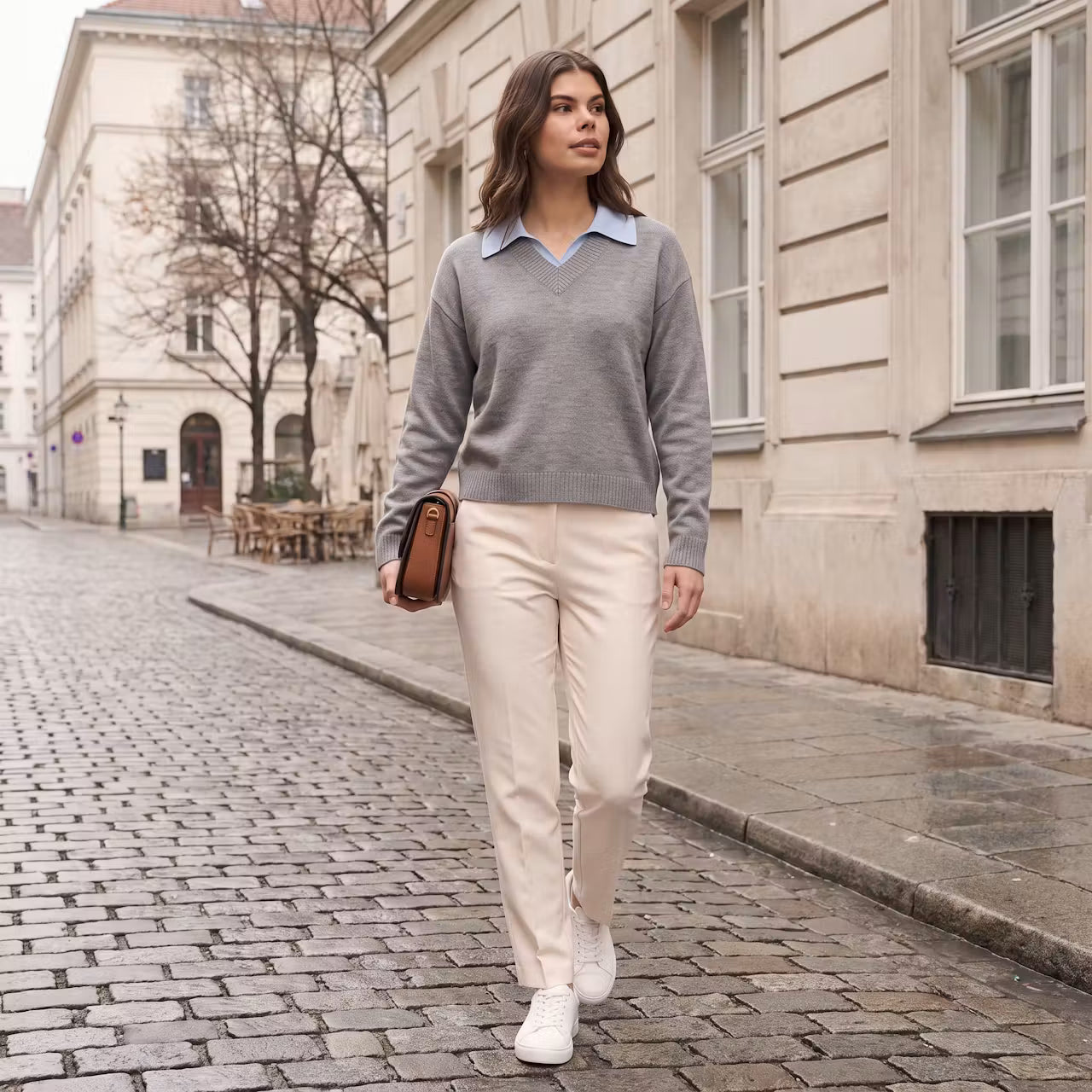 Mira dzianinowy sweter z kontrastowym kołnierzem