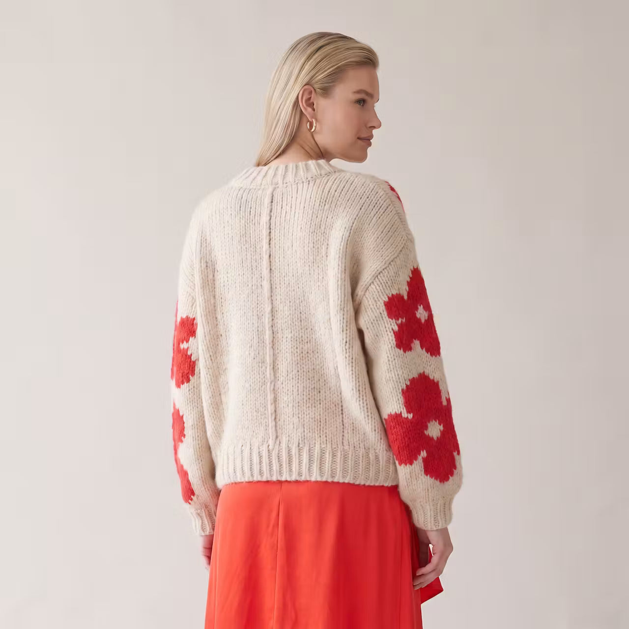 Fiora dzianinowy sweter w czerwone kwiaty