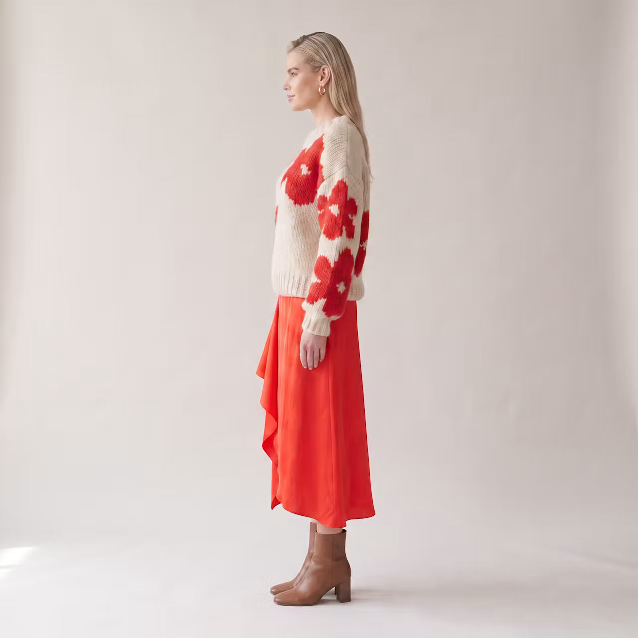Fiora dzianinowy sweter w czerwone kwiaty