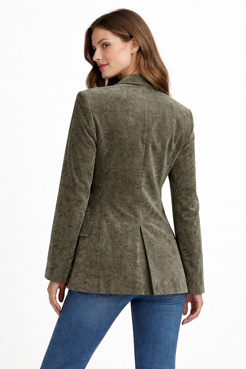 Aksamitna damska kurtka zapinana na guziki, o strukturalnym kroju
